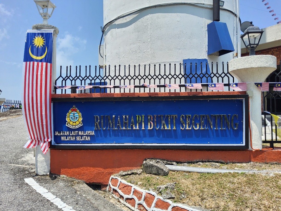 Rumah Api Bukit Segenting Minyak Beku
